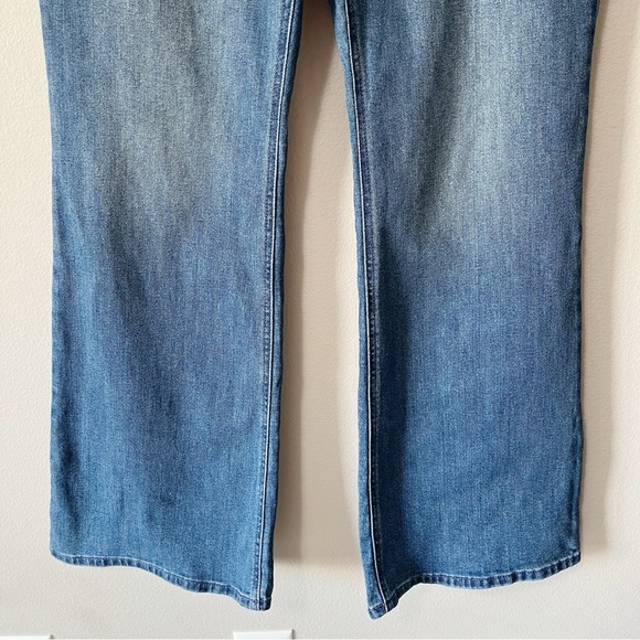Old Navy High-Rise Wow Flare Jeans Women’s Size 12 Medium Wash Stretch - Picture 6 of 11
